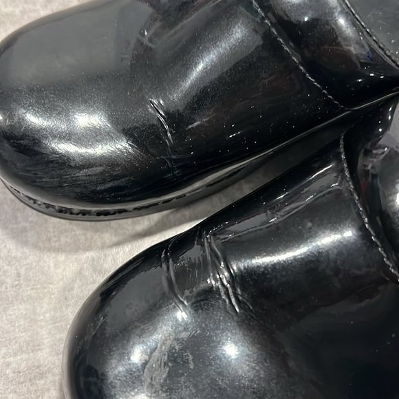 Dansko Patent Leather Black Clogs Size 39 - Picture 4 of 10